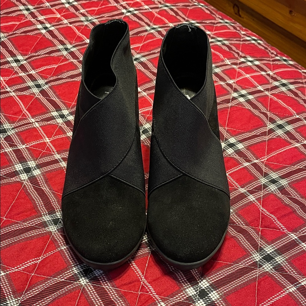 Kenneth Cole Reaction Black Ankle Booties